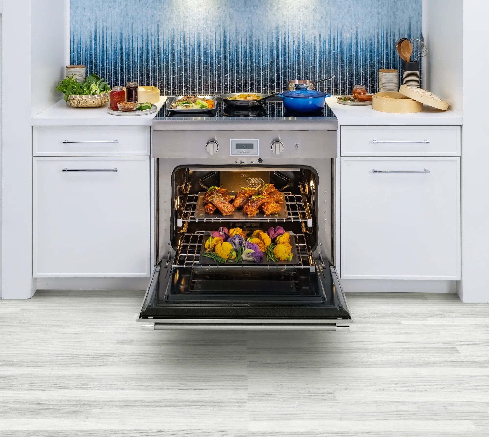 Thermador - 4.9 cu. ft Induction Range in Stainless - PRI36LBHC