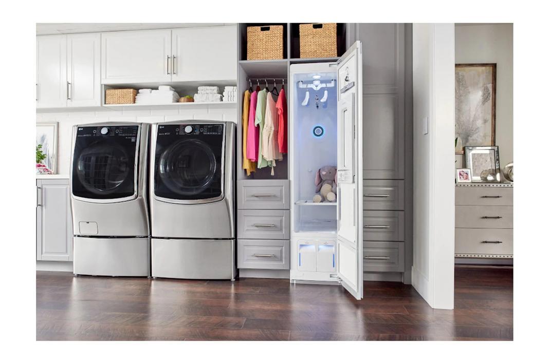 LG - Styler 3 Items + 1 Pants Hanger Steam Clothing Care System in Brown - S3RFBN