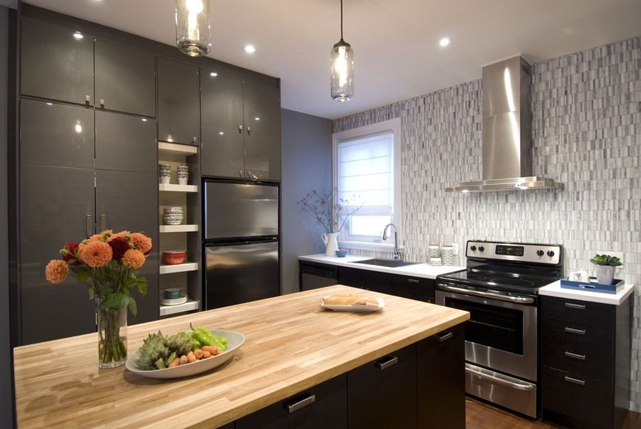 Cyclone - 29.5 Inch 550 CFM Wall Mount and Chimney Range Vent in Stainless - SCB51330