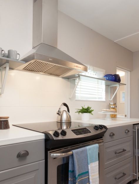 Cyclone - 29.625 Inch 650 CFM Wall Mount and Chimney Range Vent in Stainless - SCB71130