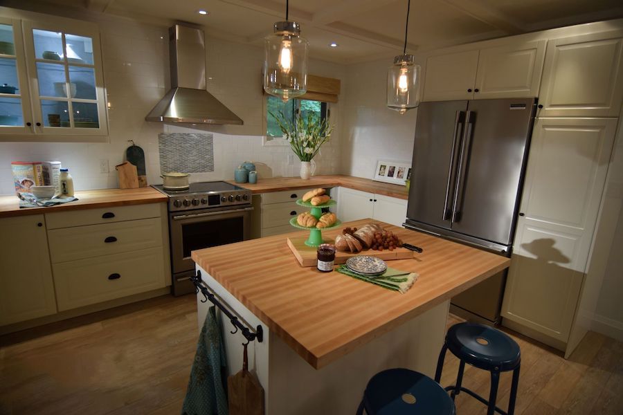 Cyclone - 30 Inch 650 CFM Wall Mount and Chimney Range Vent in Stainless - SCB71530