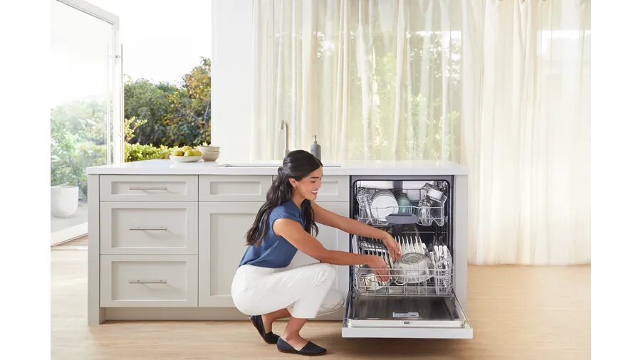 Bosch - 48 dBA Built In Dishwasher in Stainless - SHE4AEM5N