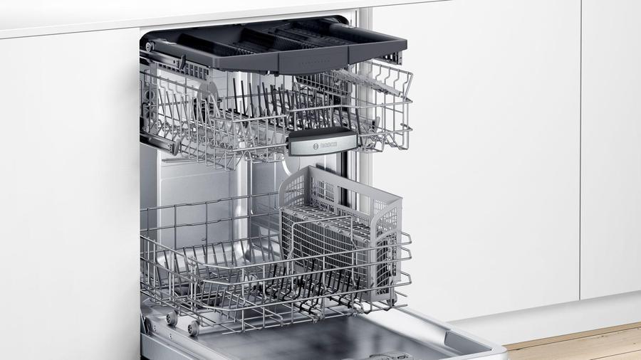 Bosch - 44 dBA Built In Dishwasher in Stainless - SHPM65Z55N