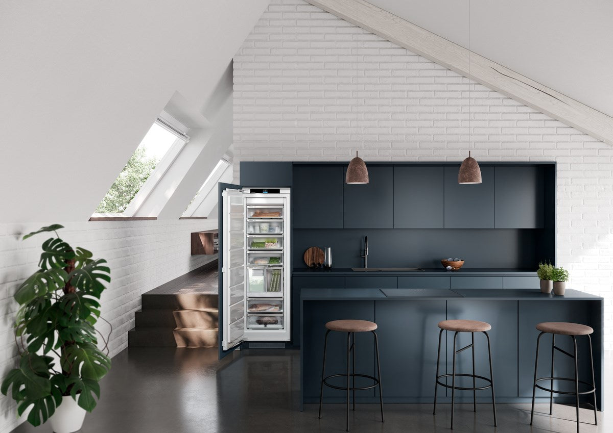 Liebherr - 7.5 cu. Ft Upright Freezer in Stainless - SIF5181