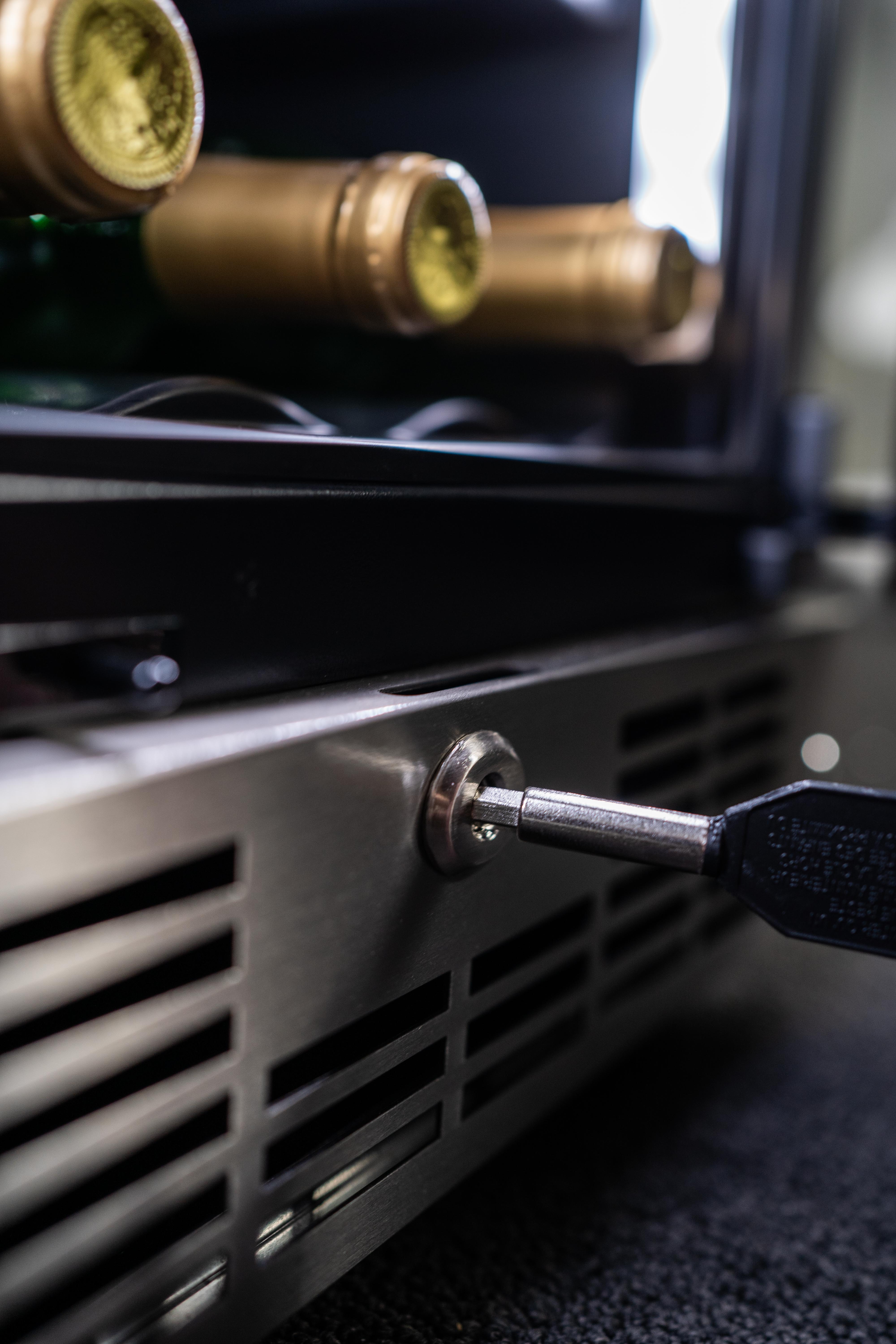 Silhouette - 14.9 Inch 3.3 cu. ft Beverage Centre Refrigerator in Stainless - SPRBC031D1SS