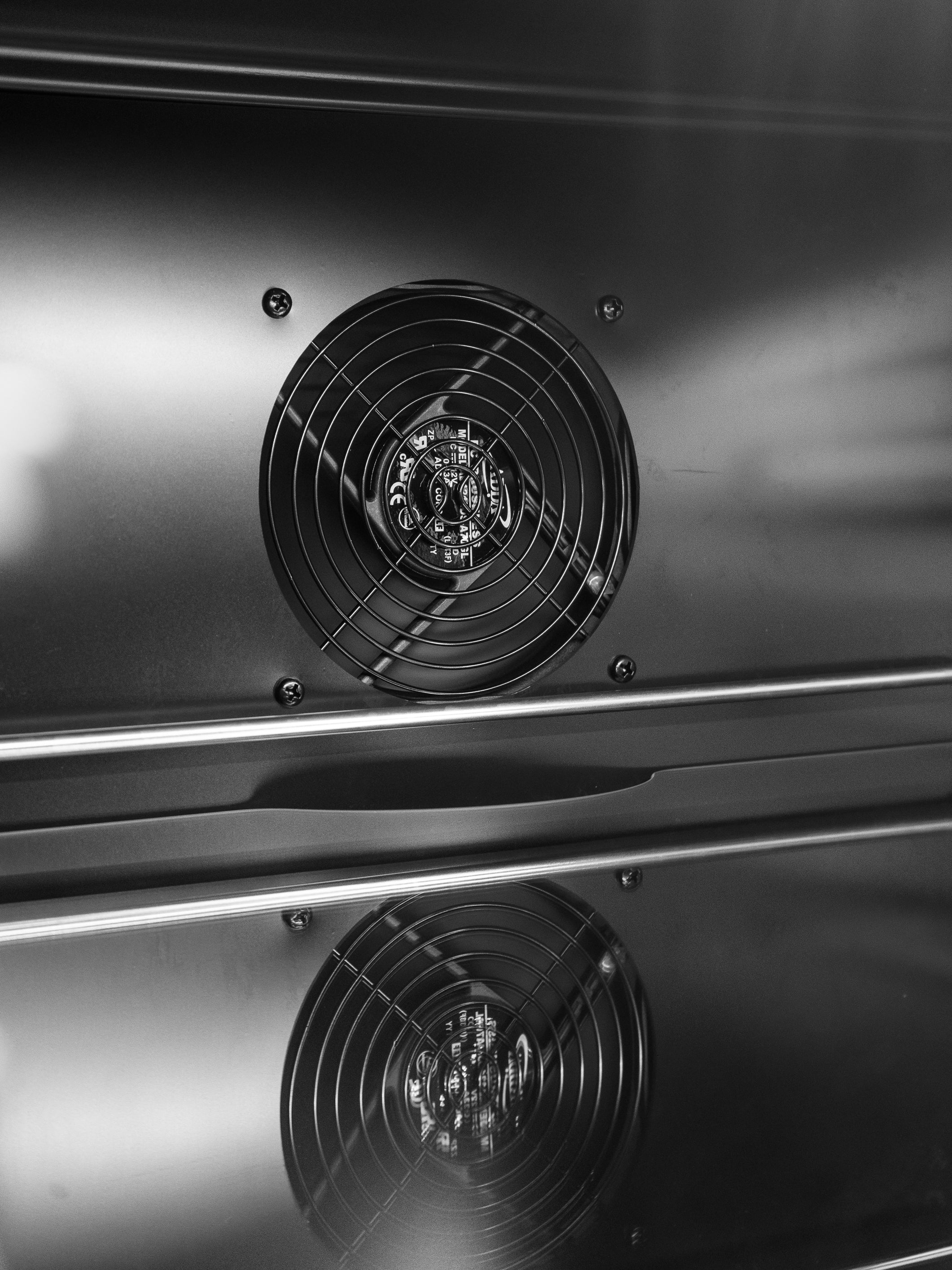 Silhouette - 23.8 Inch 5.6 cu. ft Beverage Centre Refrigerator in Stainless - SSBC056D3B-S