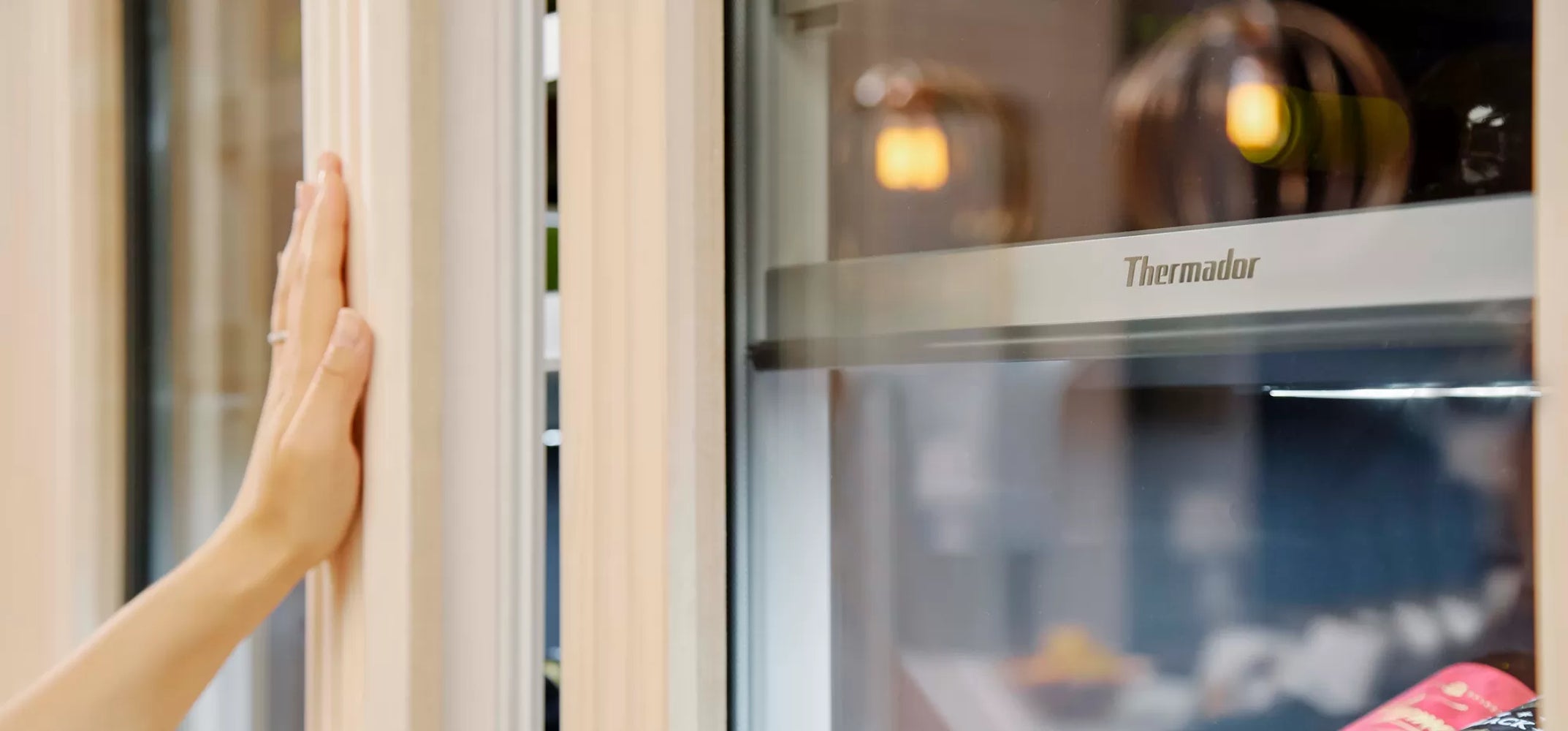 Thermador - 23.75 Inch cu. ft Wine Fridge Refrigerator in Panel Ready - T24IW901SP