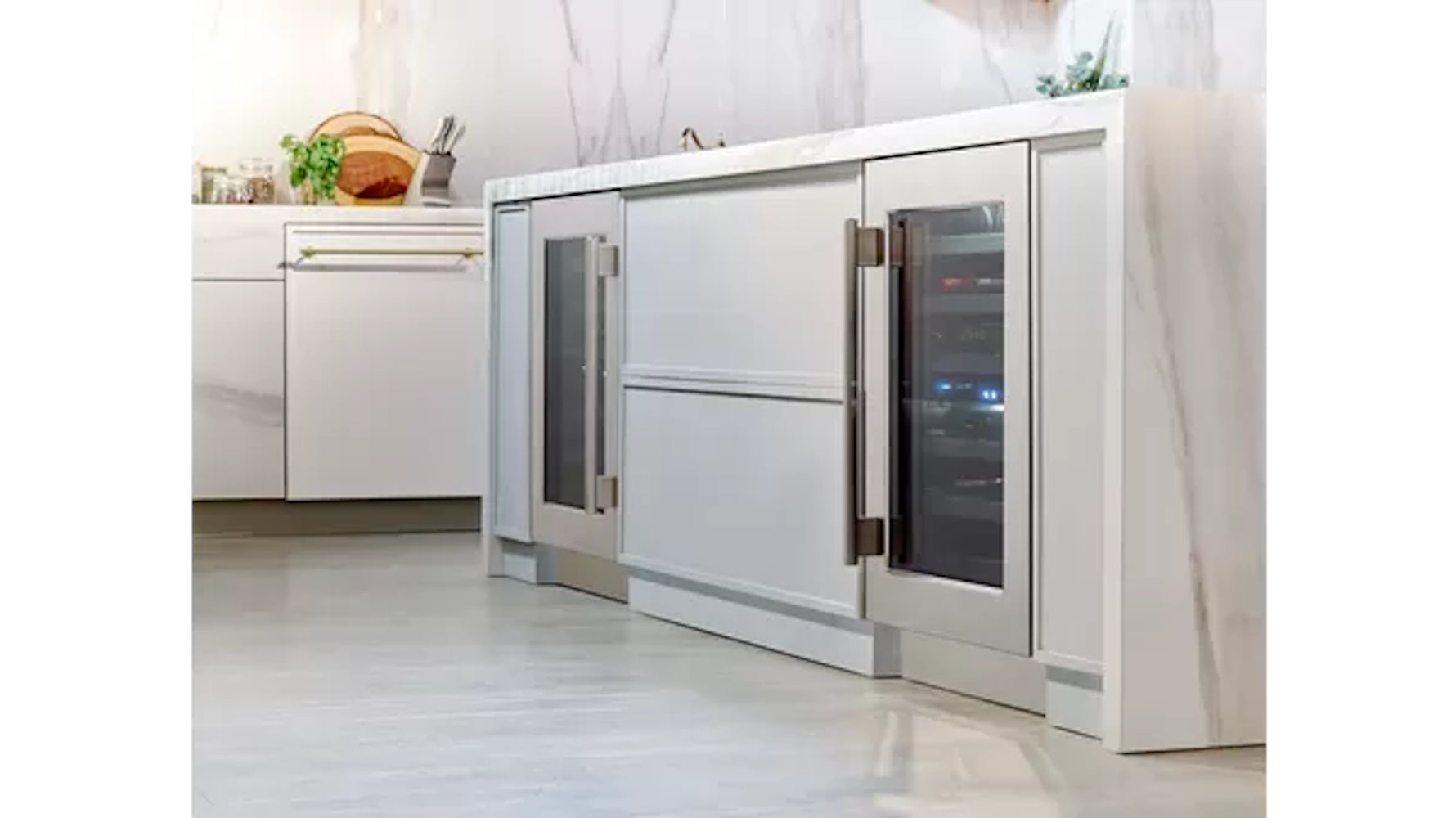 Thermador - 23.875 Inch cu. ft Wine Fridge Refrigerator in Stainless - T24UW920LS