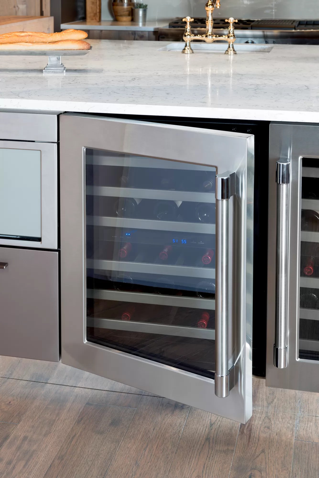 Thermador - 23.875 Inch cu. ft Wine Fridge Refrigerator in Stainless - T24UW920RS