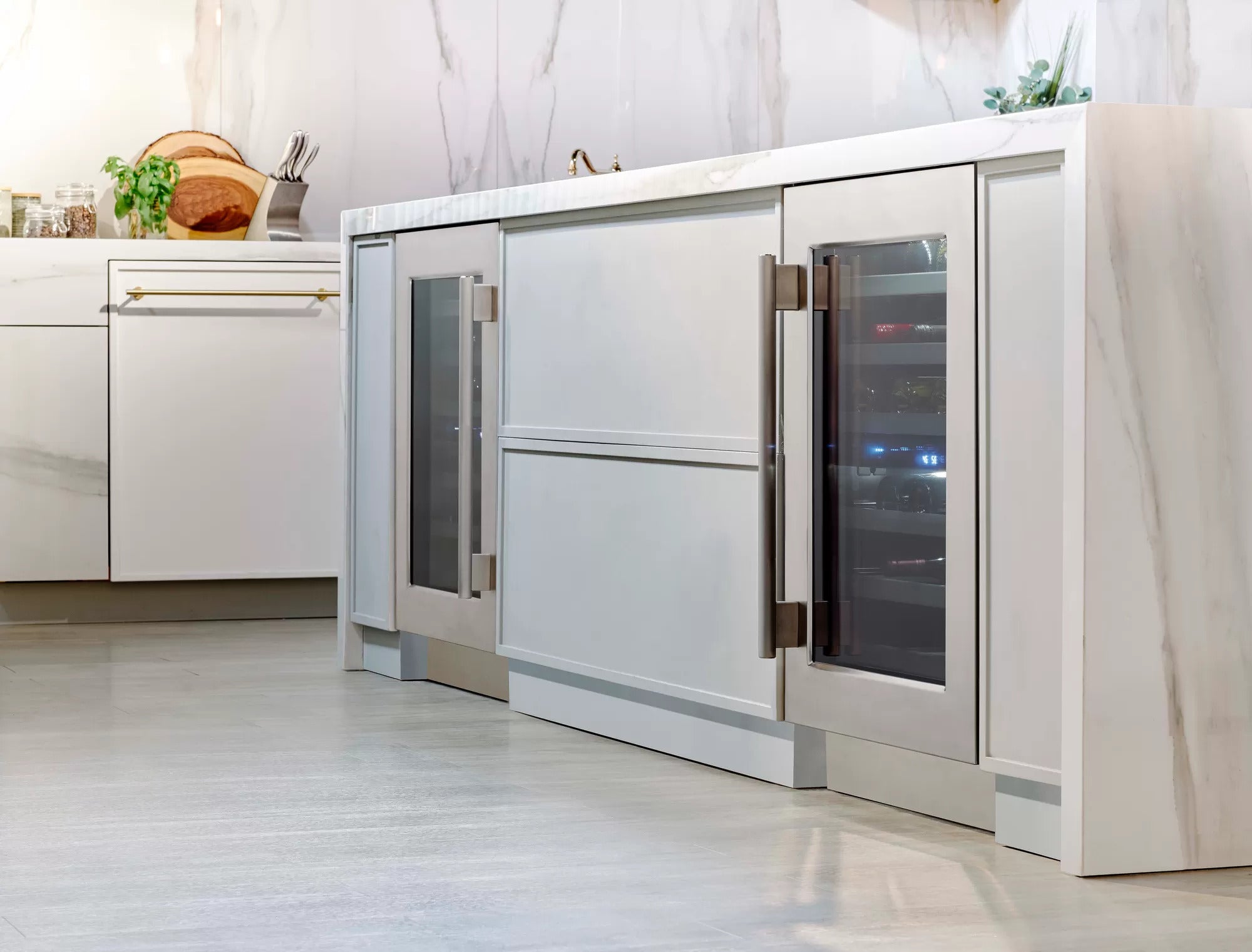 Thermador - 23.875 Inch cu. ft Wine Fridge Refrigerator in Stainless - T24UW920RS