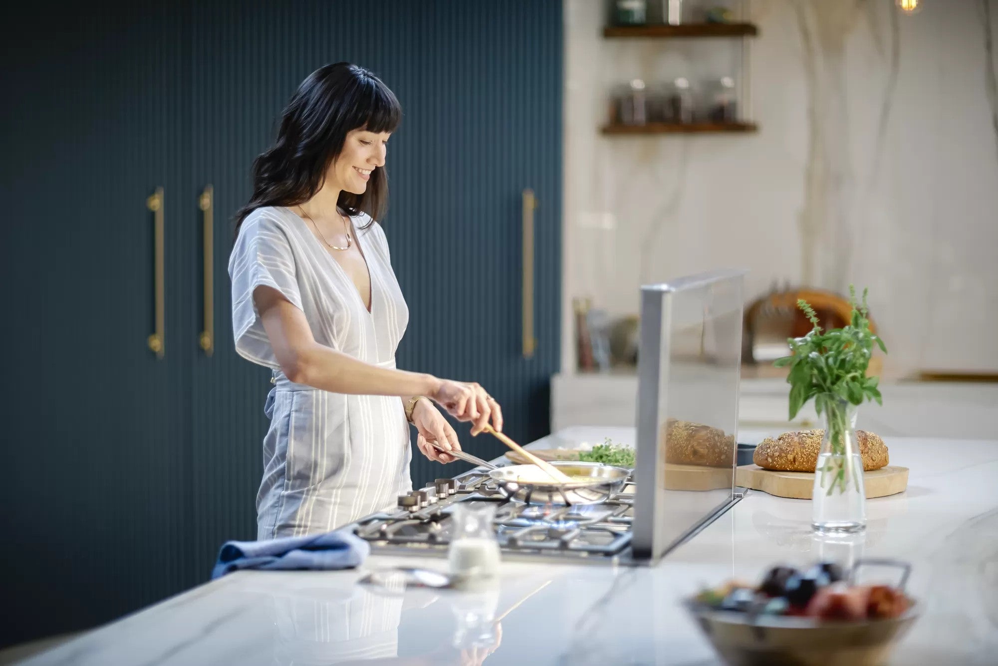 Thermador - 37 Inch Blower Sold Separately CFM Downdraft Vent in Stainless - UCVM36XS