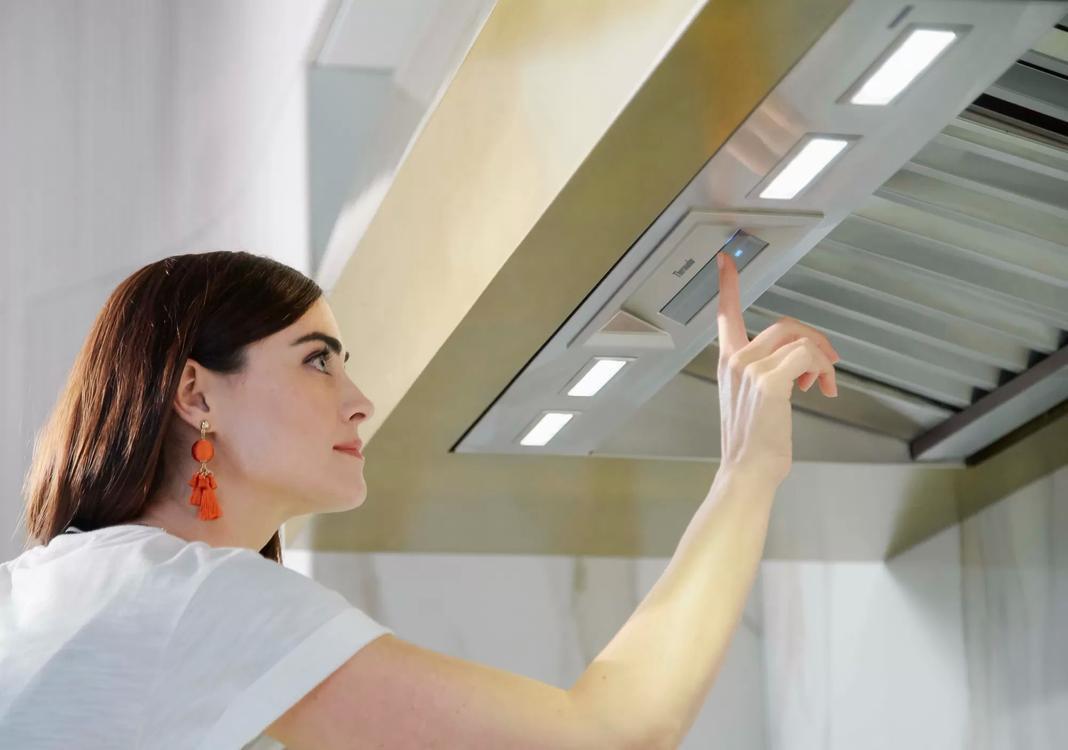 Thermador - 56.25 Inch Blower & Insert Vent in Stainless - VCIN60GWS