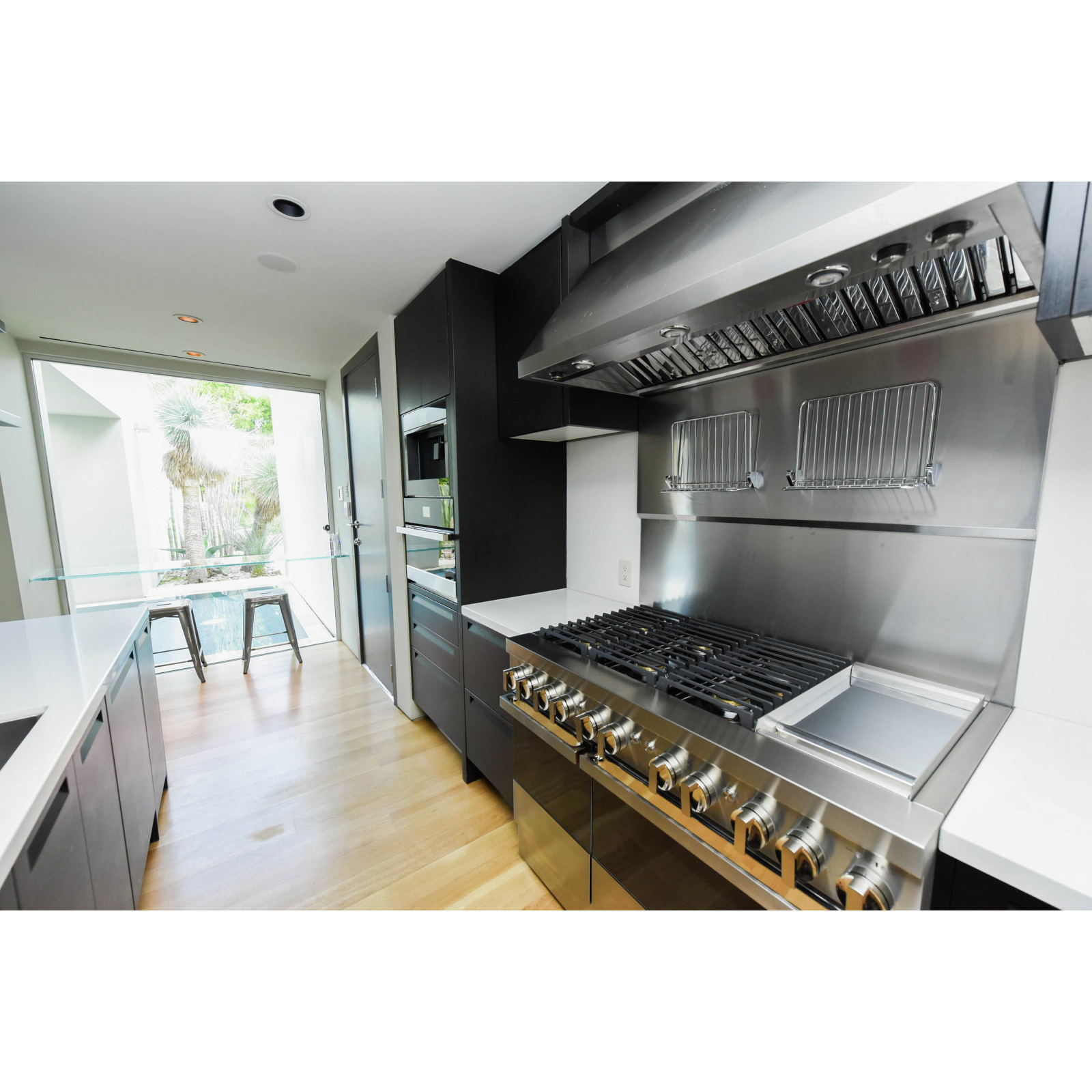 Whirlpool - Side Trim Cover Kit in Black - W11290015