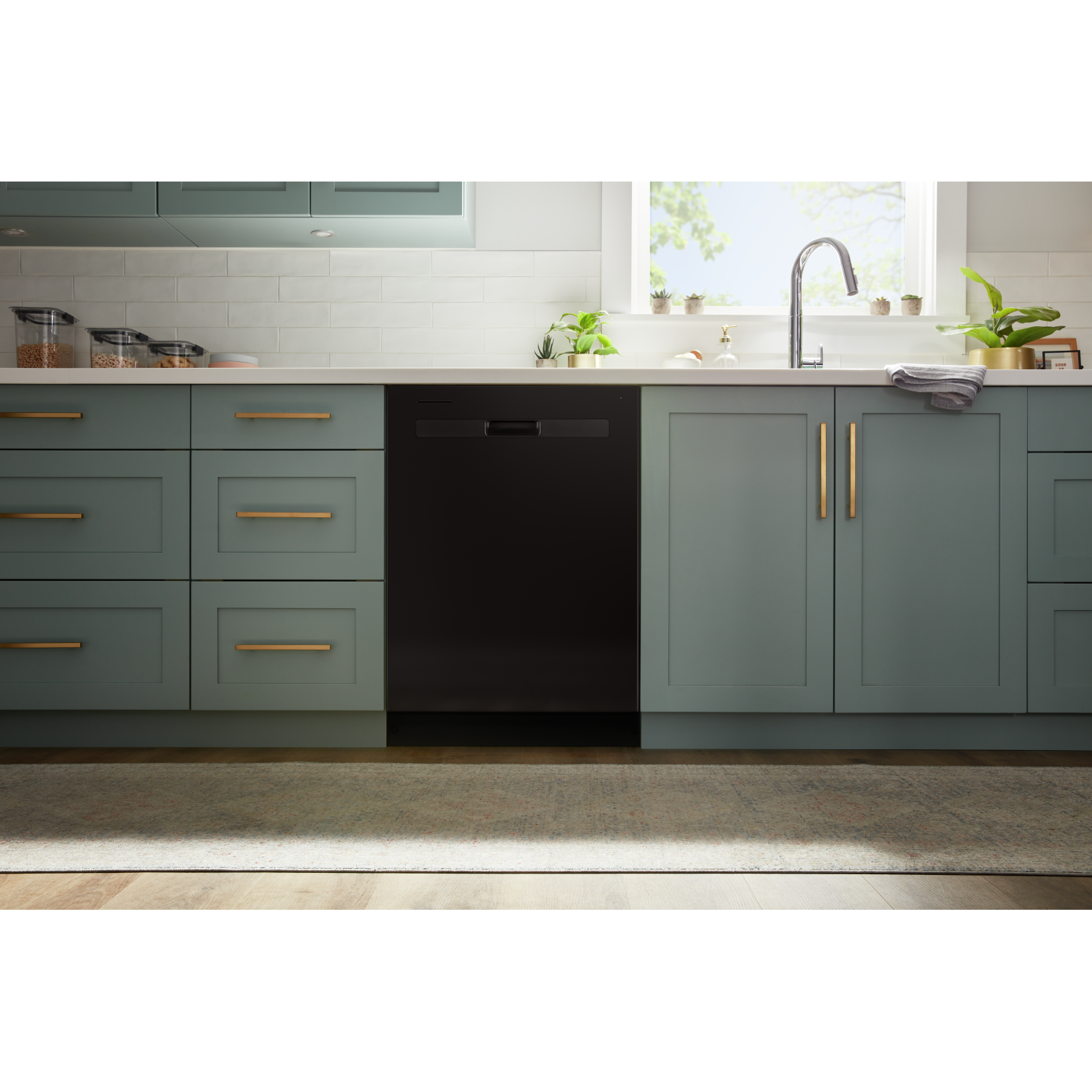 Whirlpool - 55 dBA Built In Dishwasher in Black - WDP540HAMB