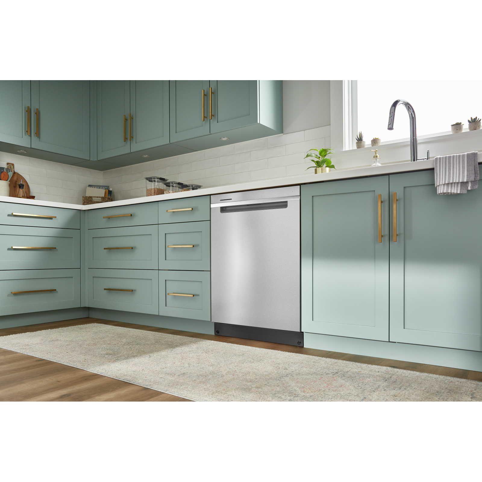 Whirlpool - 47 dBA Built In Dishwasher in Stainless - WDPA70SAMZ