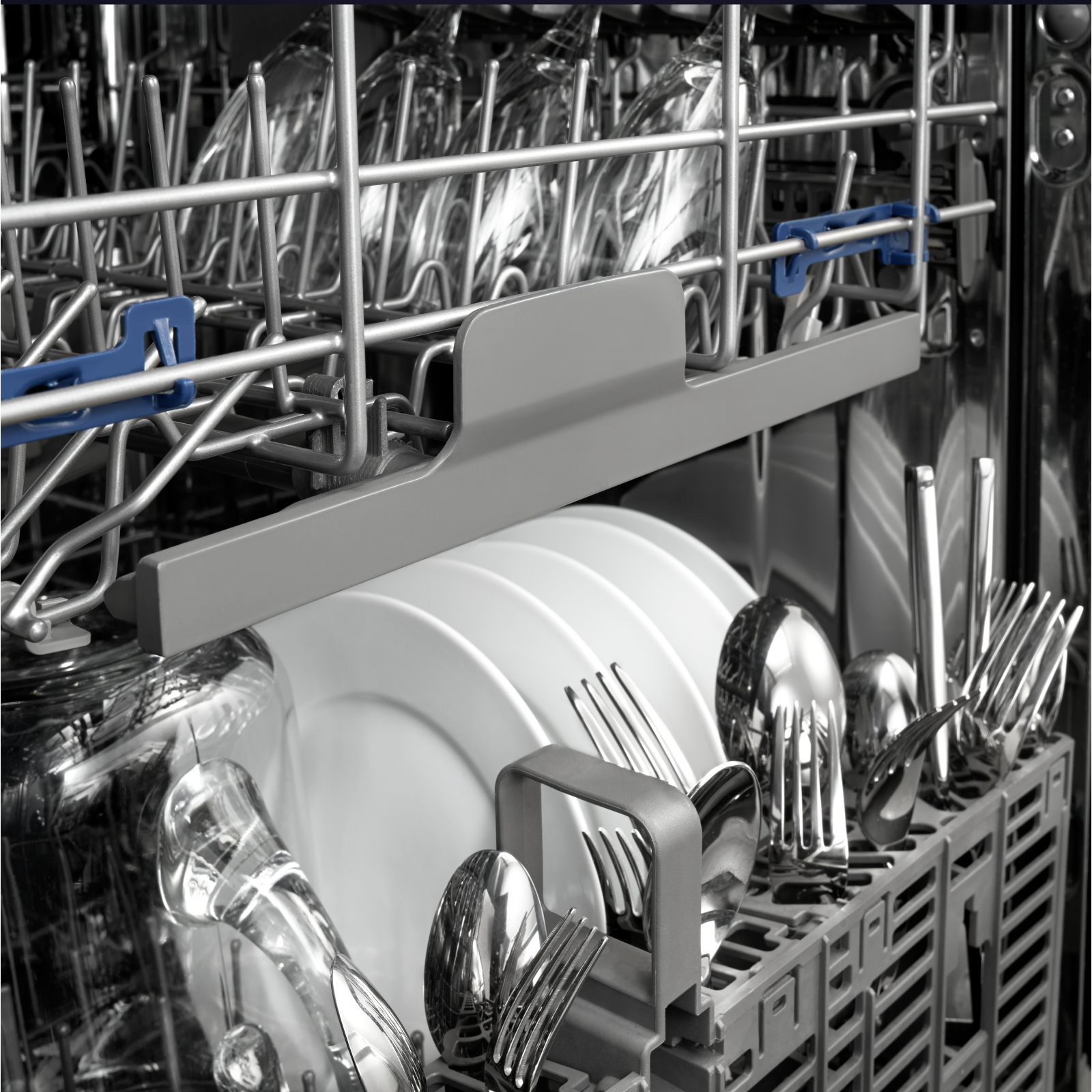 Whirlpool - 51 dBA Built In Dishwasher in White - WDT720PADH