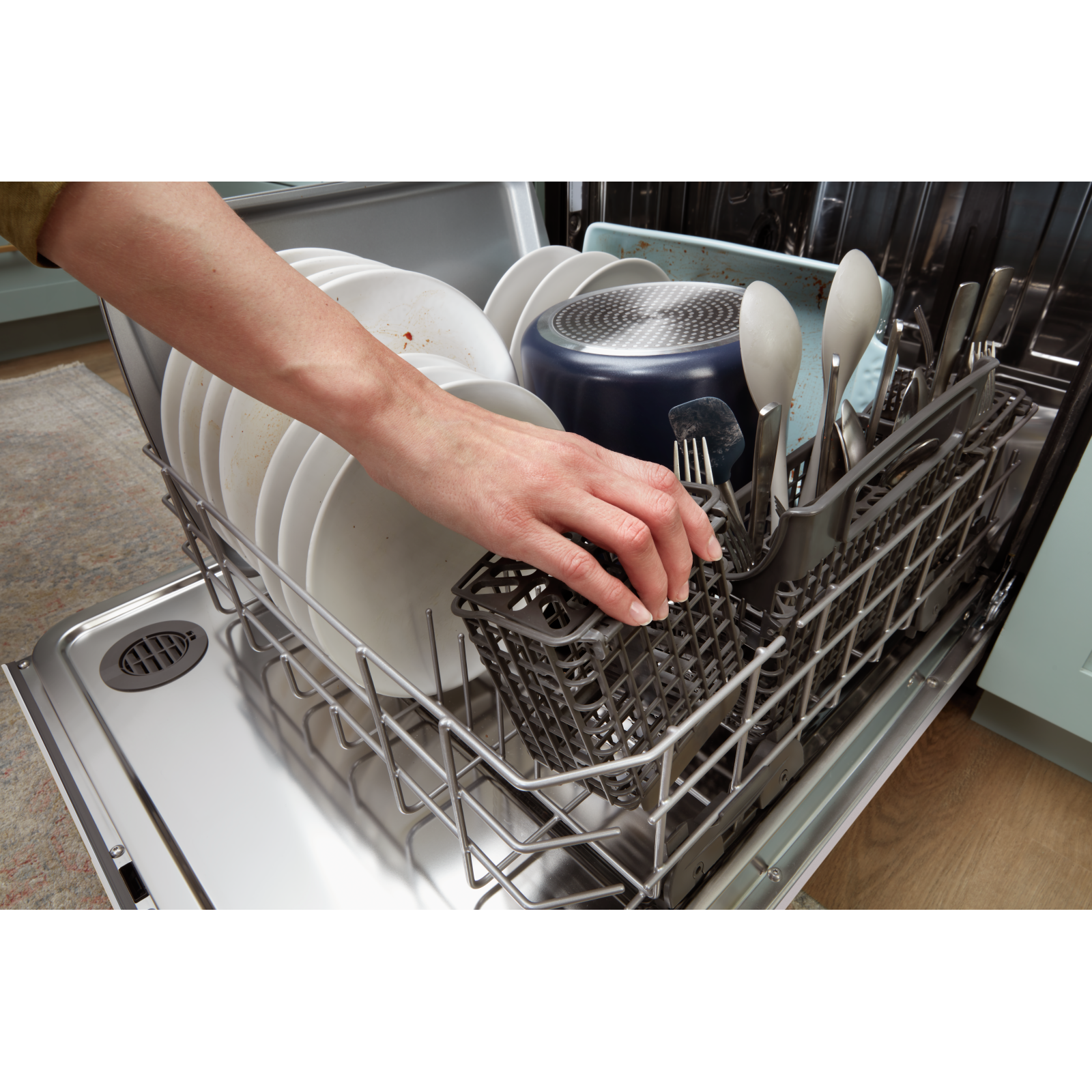 Whirlpool - 50 dBA Built In Dishwasher in White - WDT740SALW