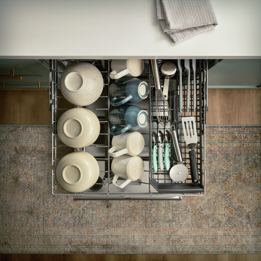 Whirlpool - 47 dBA Built In Dishwasher in Stainless - WDT970SAKZ