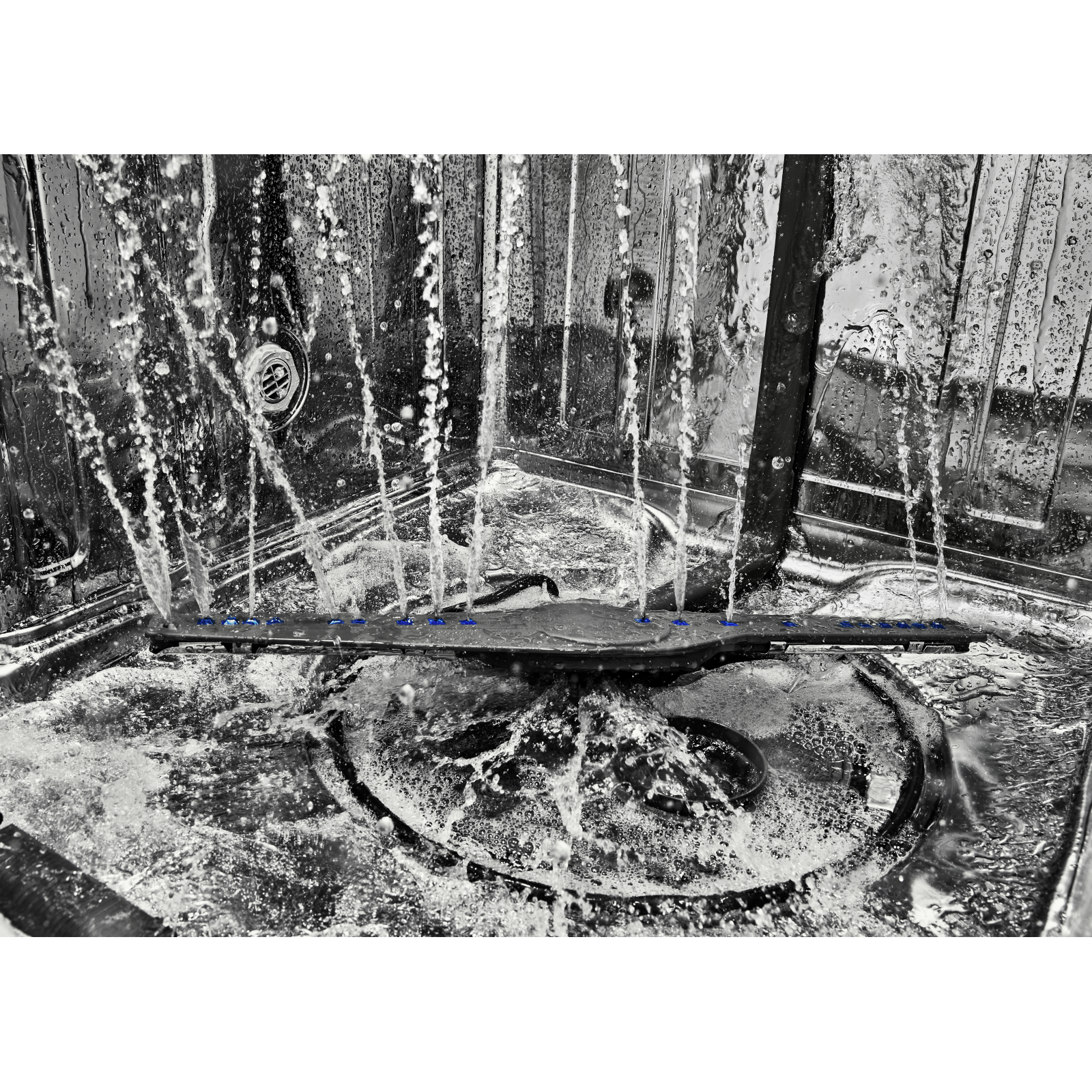 Whirlpool - 47 dBA Built In Dishwasher in Black - WDTA50SAHB