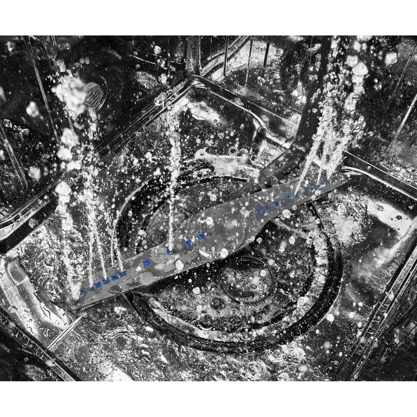 Whirlpool - 47 dBA Built In Dishwasher in Stainless - WDTA50SAHV