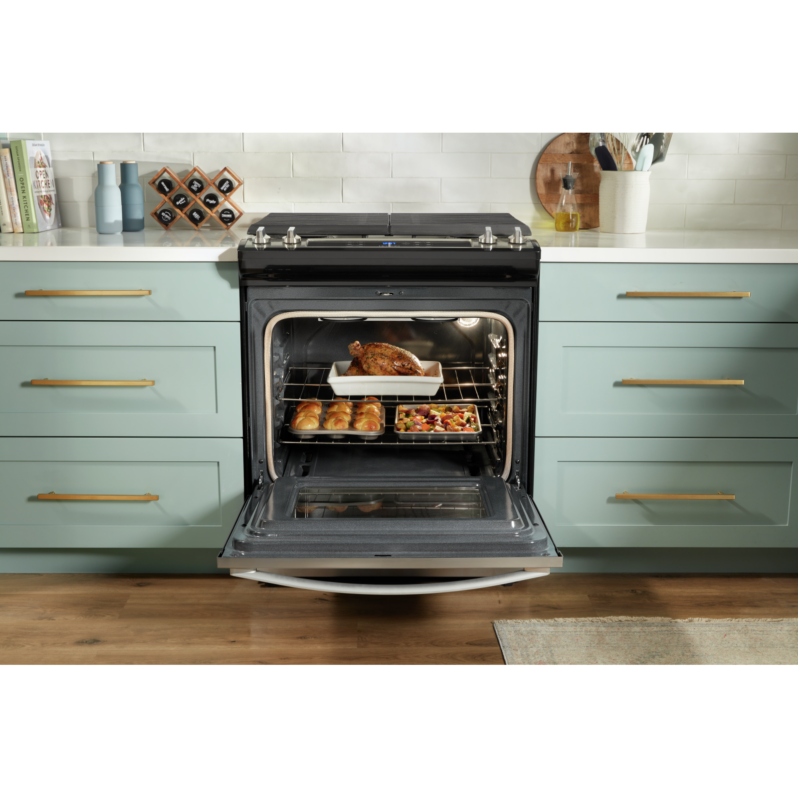 Whirlpool - 5 cu. ft Gas Range in Black Stainless - WEG515S0LV