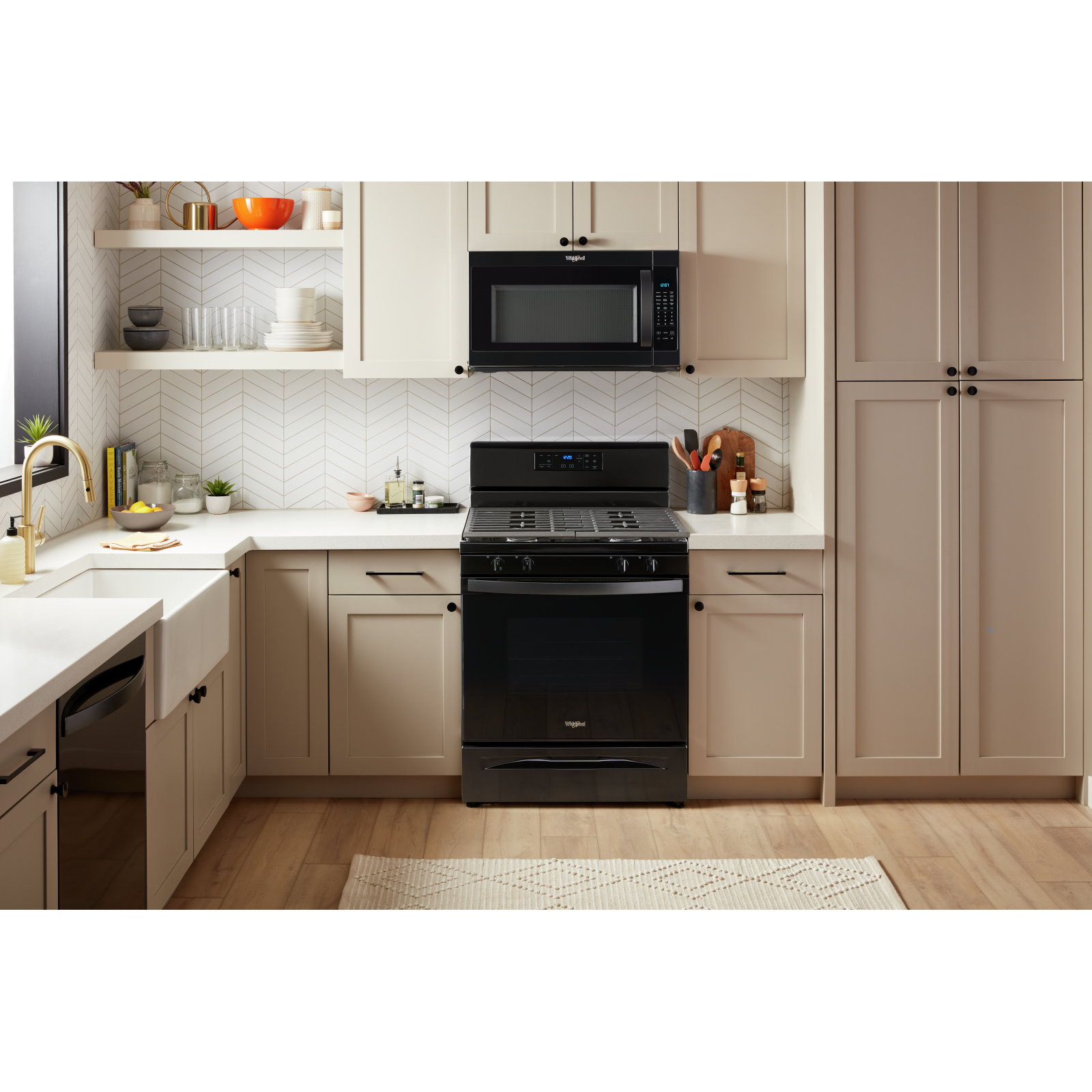 Whirlpool - 5 cu. ft Gas Range in Black - WFG515S0MB