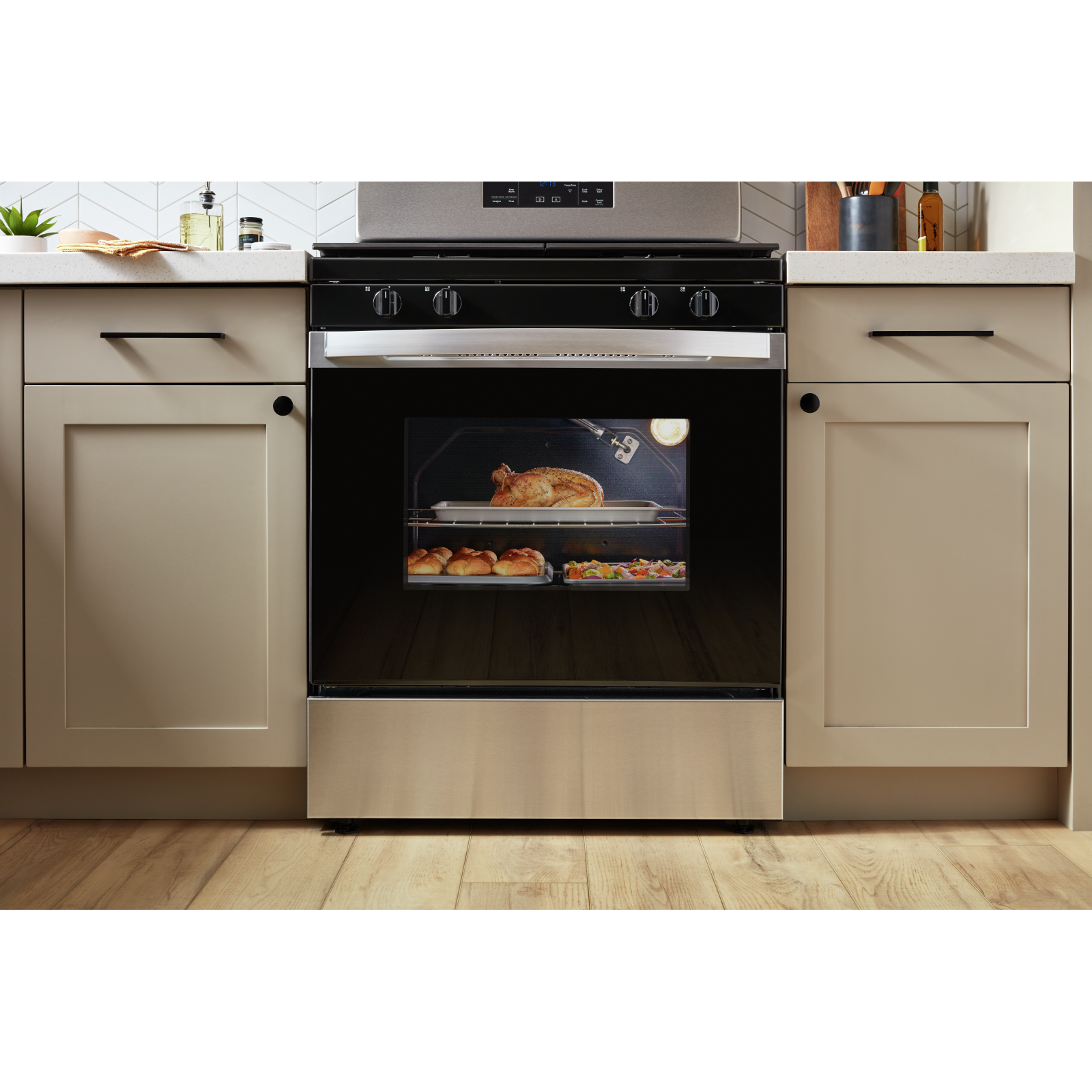 Whirlpool - 5 cu. ft Gas Range in Stainless - WFG515S0MS