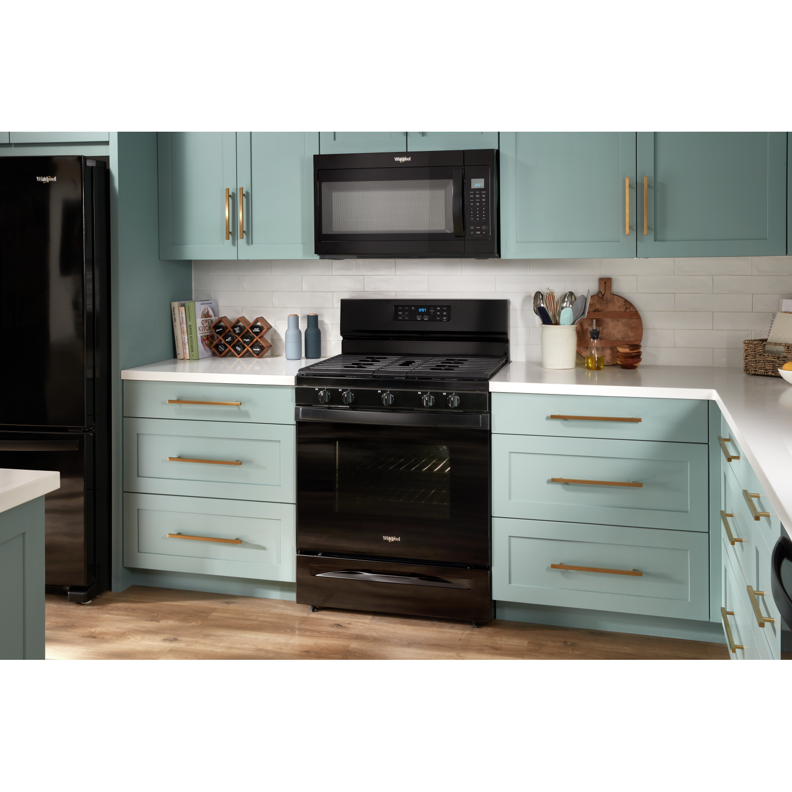 Whirlpool - 5 cu. ft Gas Range in Black - WFG550S0LB