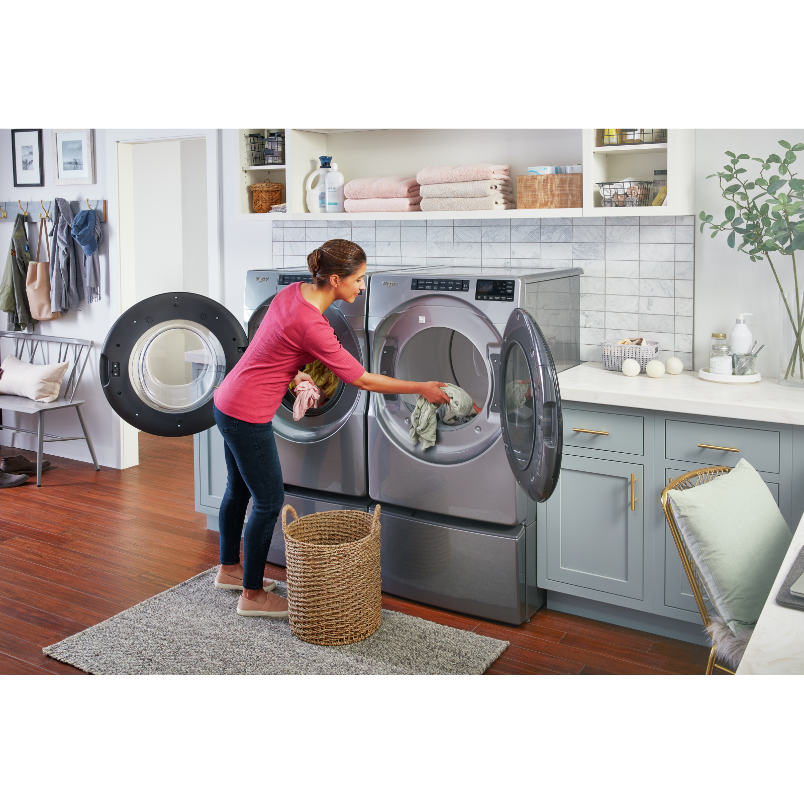 Whirlpool - 5.2 cu. Ft Front Load Washer in Grey - WFW5605MC
