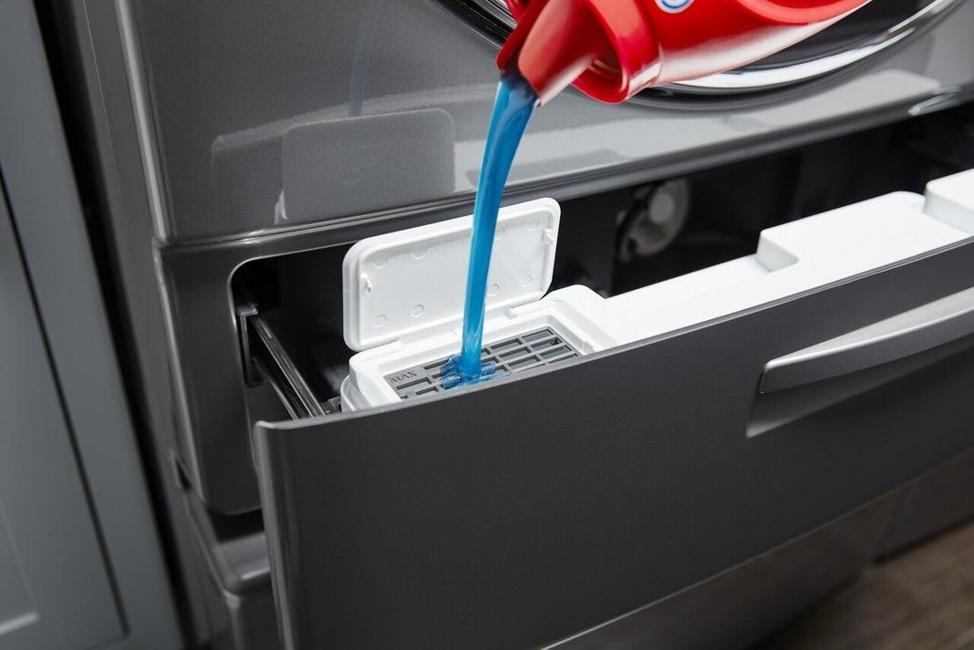 Whirlpool - 5.8 cu. Ft Front Load Washer in Chrome Shadow - WFW9620HC