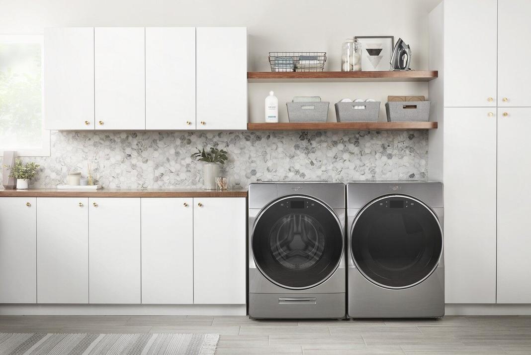 Whirlpool - 5.8 cu. Ft Front Load Washer in Chrome Shadow - WFW9620HC