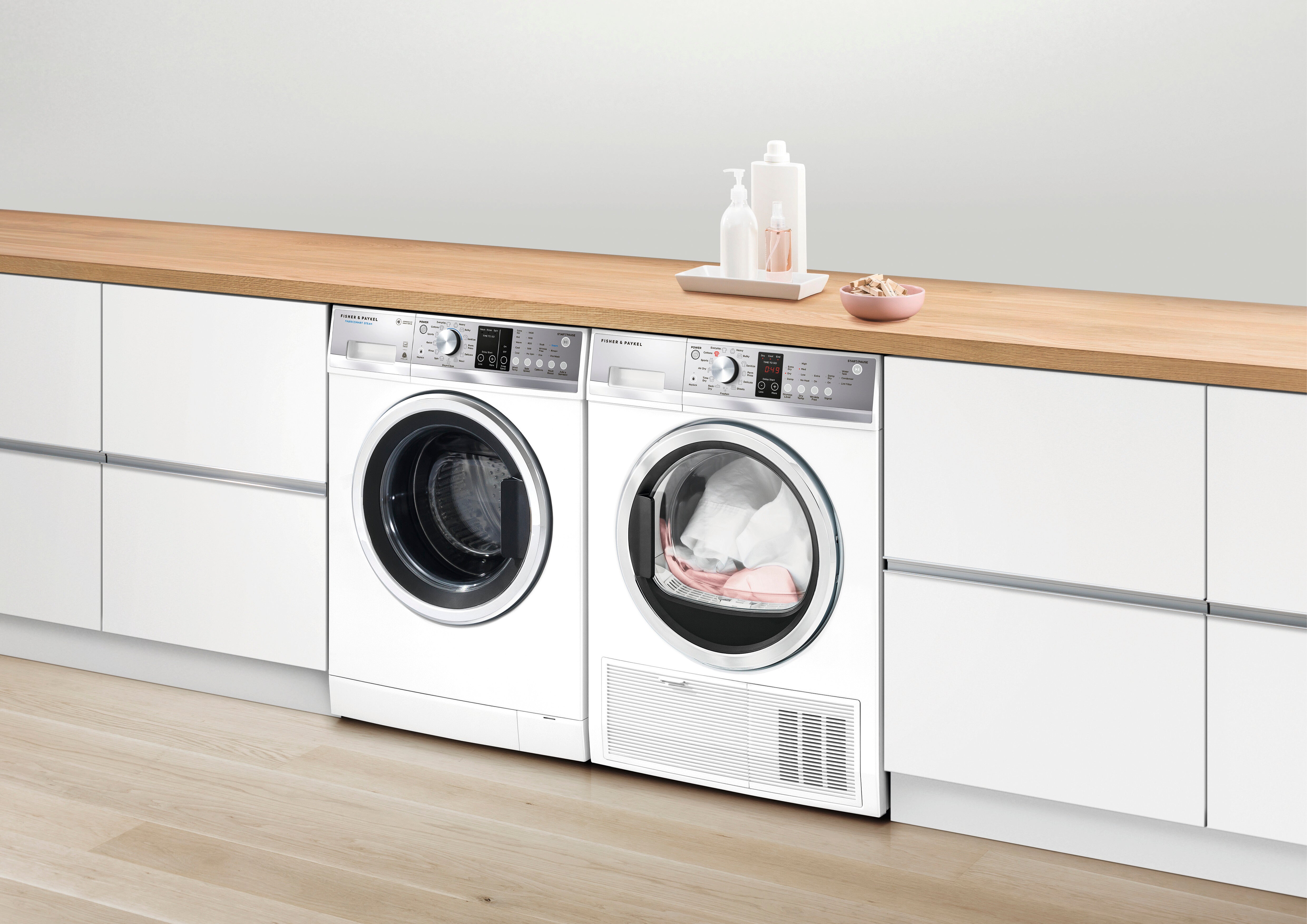 Fisher Paykel - 2.4 cu. Ft Front Load Washer in White - WH2424F1