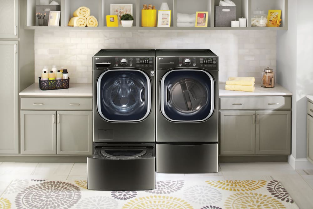 LG - 5.2 cu. Ft Front Load Washer in Black Stainless - WM4370HKA