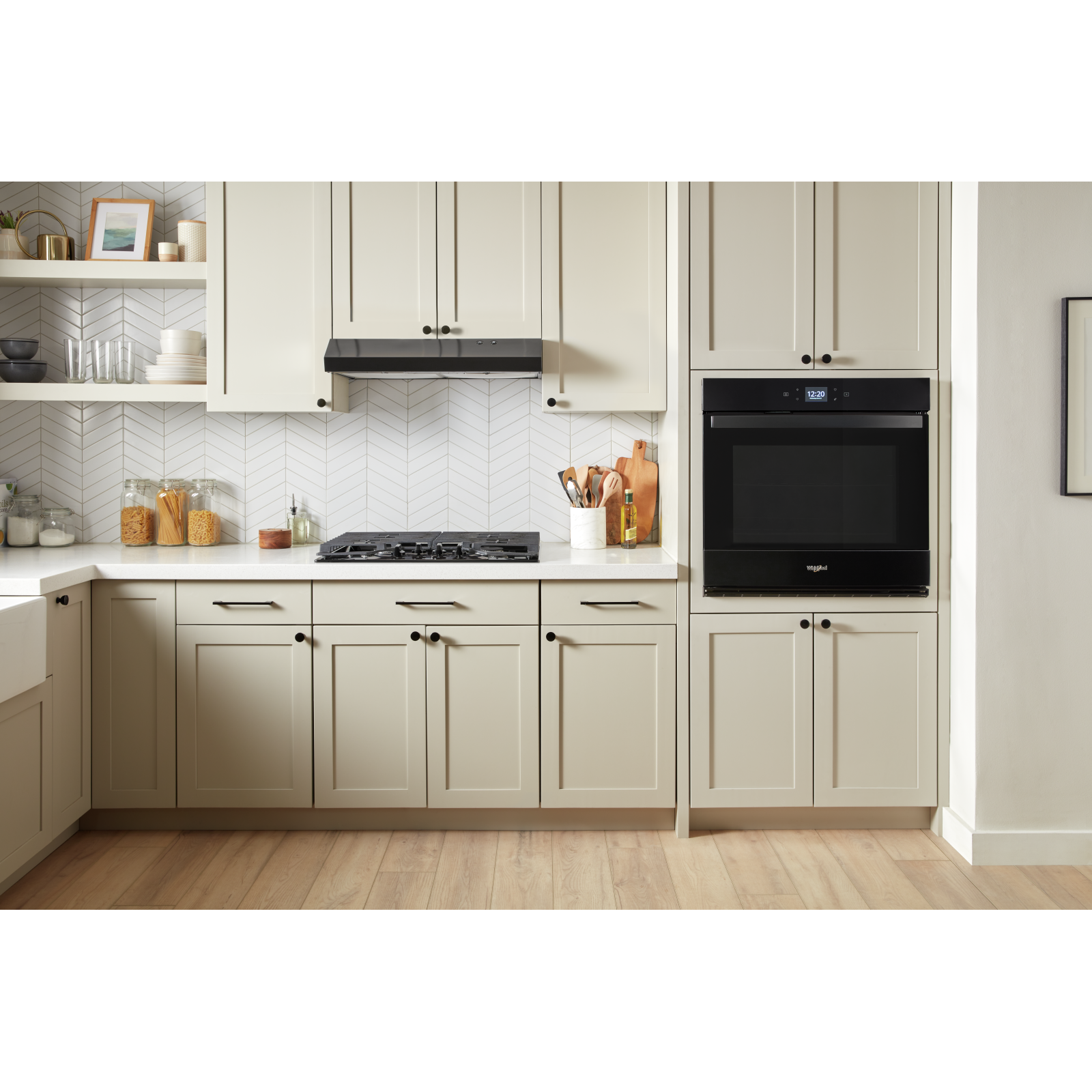 Whirlpool - 5 cu. ft Single Wall Oven in Black - WOES5030LB