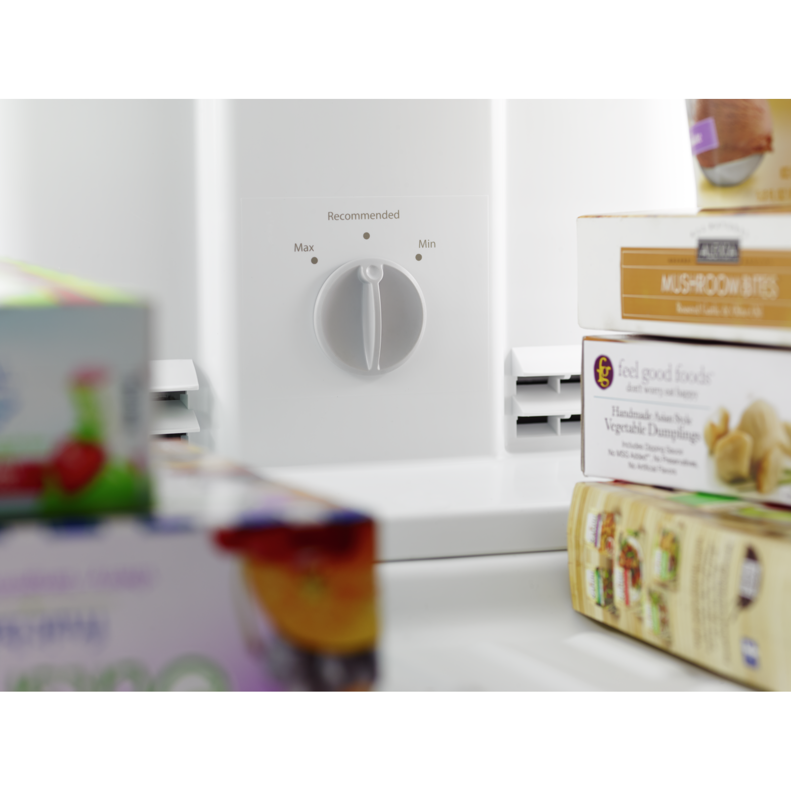 Whirlpool - 28 Inch 14.33 cu. ft Top Mount Refrigerator in White - WRT314TFDW