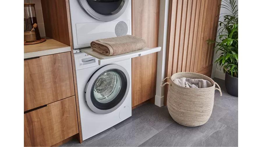 Bosch - 4 cu. Ft Compact Dryer in White - WTW87NH1UC