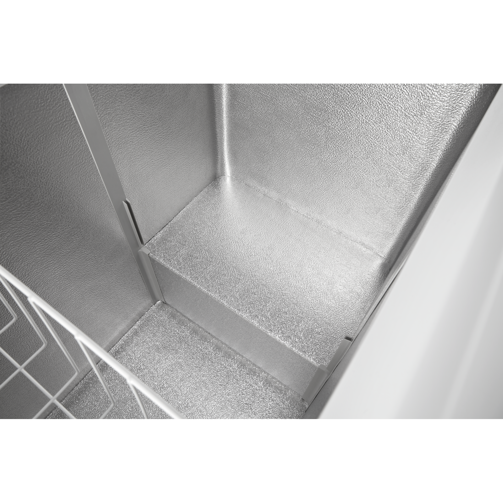 Whirlpool - 9 cu. Ft Chest Freezer in White - WZC3209LW