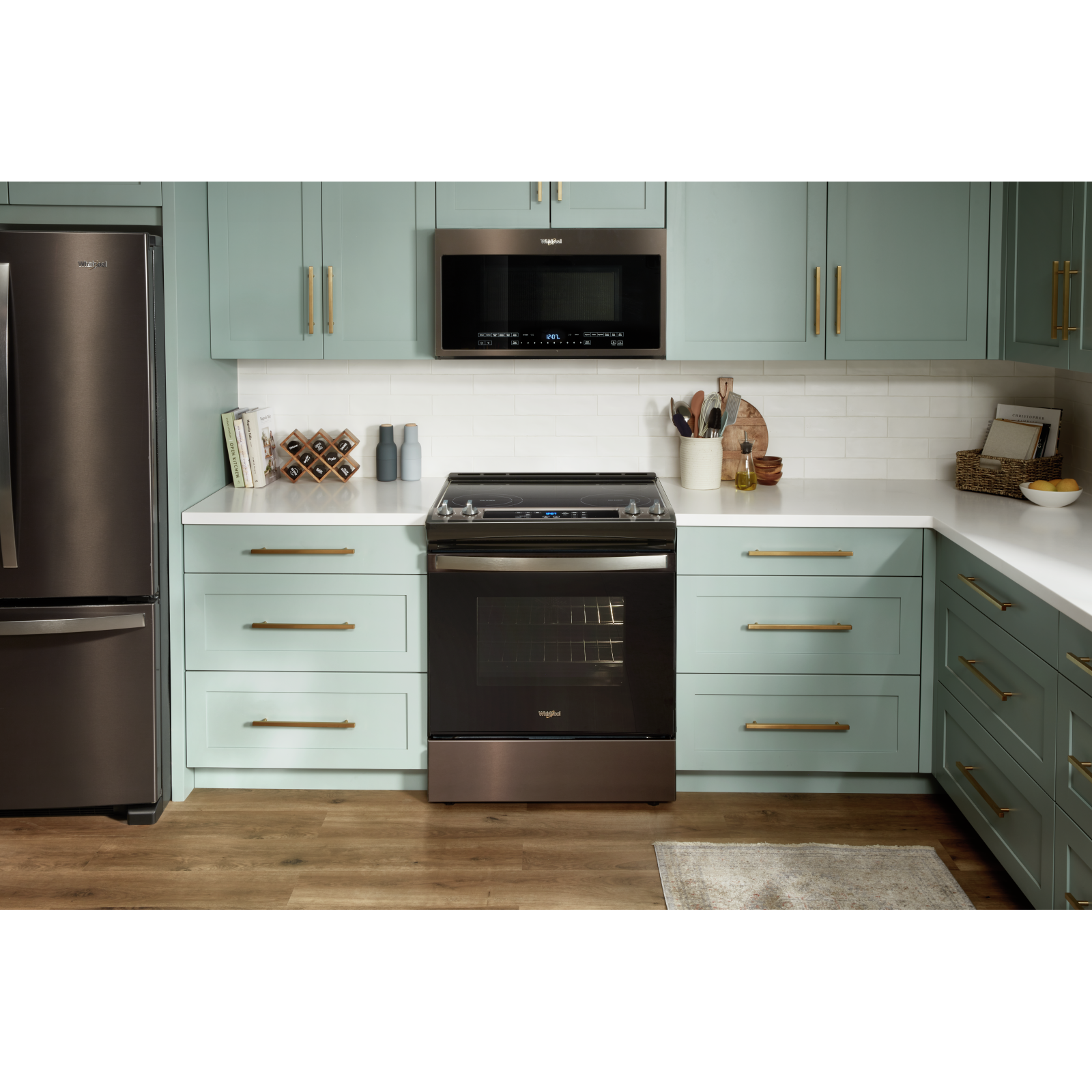 Whirlpool - 4.8 cu. ft Electric Range in Black Stainless - YWEE515S0LV