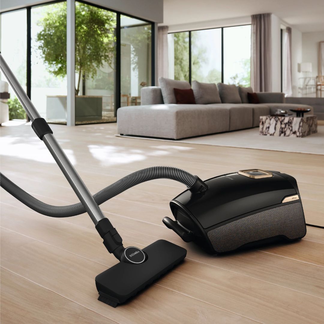 Miele - Guard L1 AllFloor Bagged Canister Vacuum Cleaner in Obsidian Black - 41USE038CDN