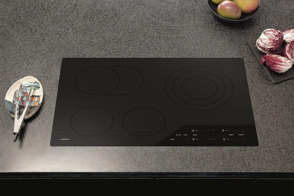 Wolf - 30 inch wide Electric Cooktop in Black - CE304C/B/208