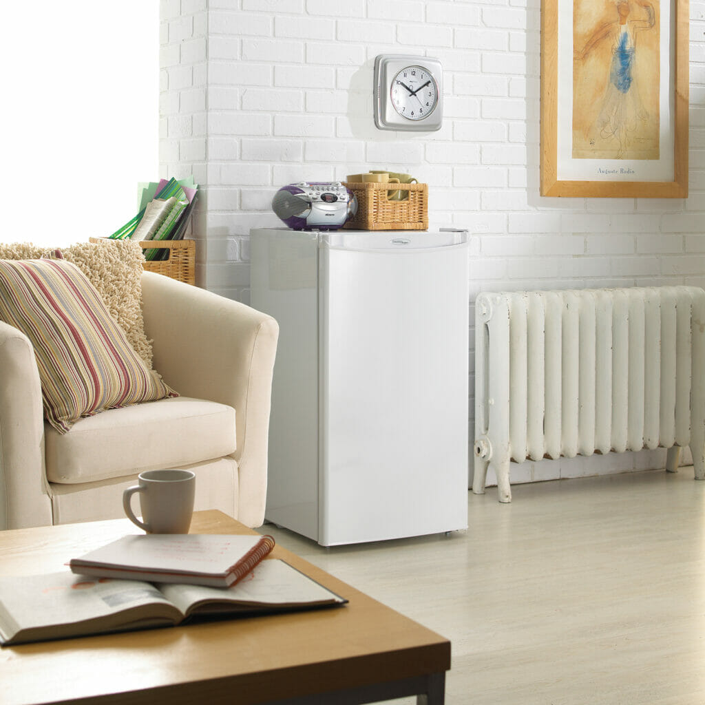 Danby - 44.91 Inch 3.2 cu. ft Mini Fridge Refrigerator in White - DCR032A2WDD