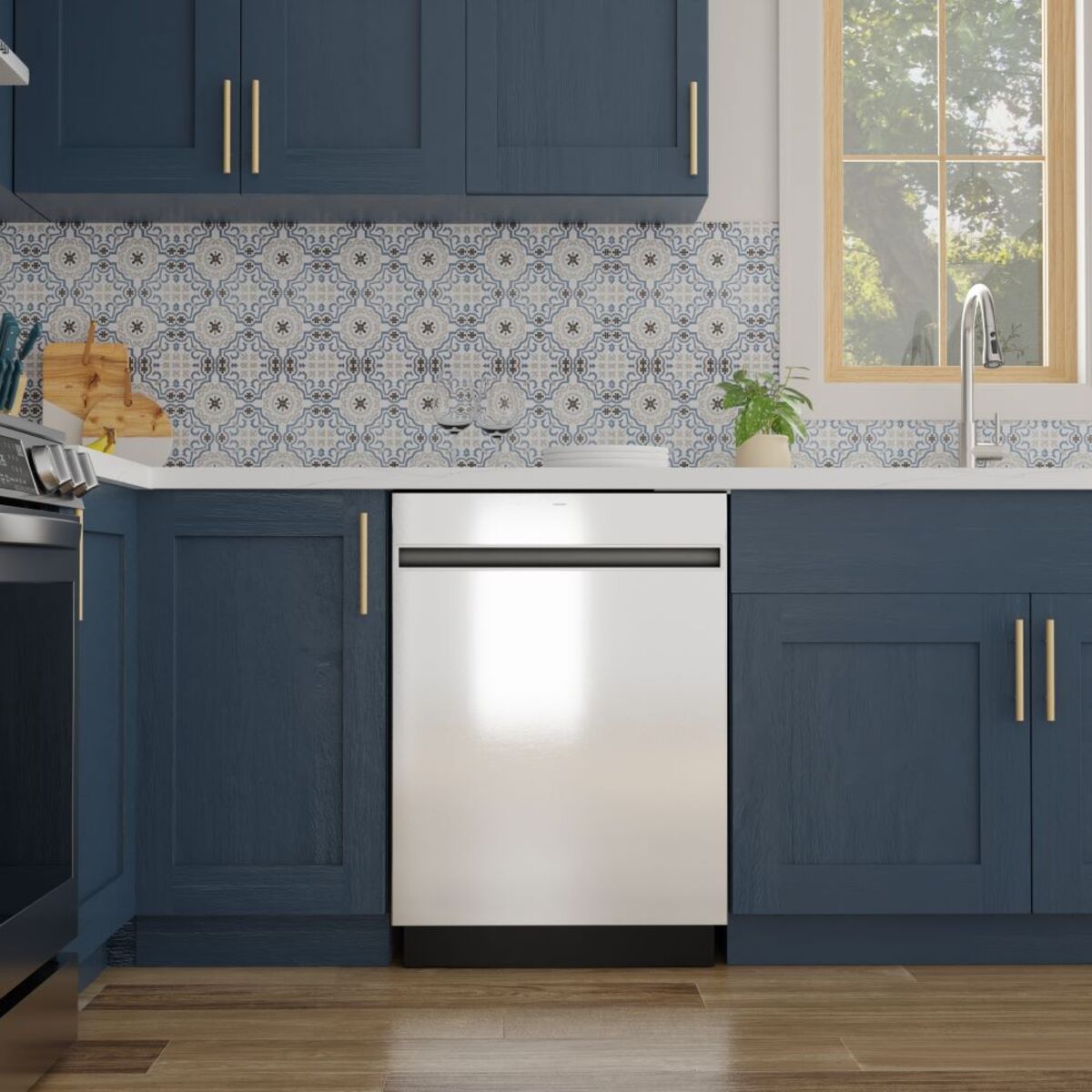 GE - 47 dBA Built In Dishwasher in Stainless - GBT600SSVFS