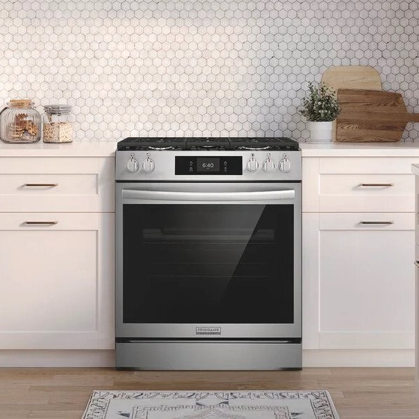 Frigidaire Gallery - 6 cu. ft  Gas Range with Stone-Baked Pizza in Stainless - GCFG3070BF