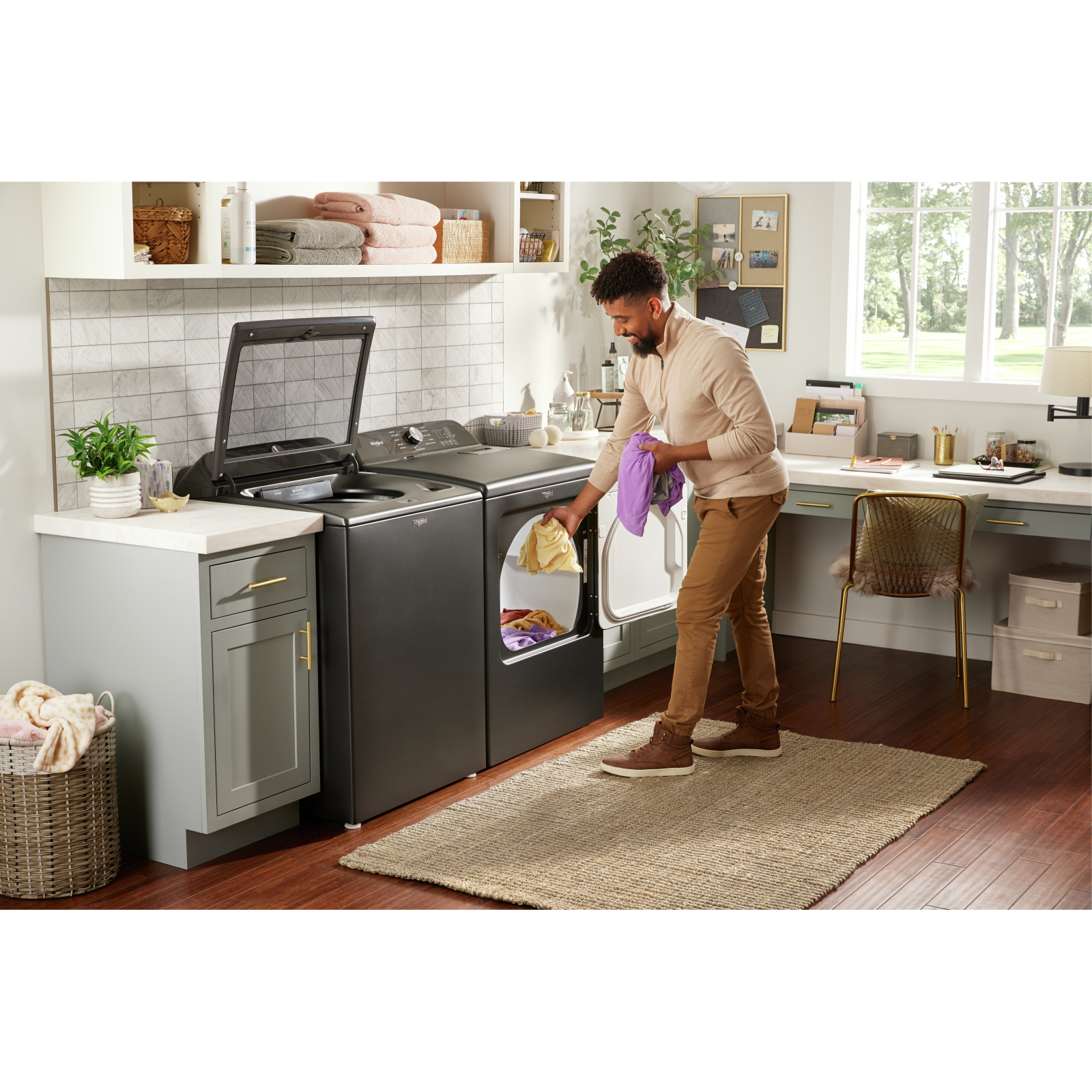 Whirlpool - 6.1 cu. Ft  Top Load Washer in Black - WTW6157PB