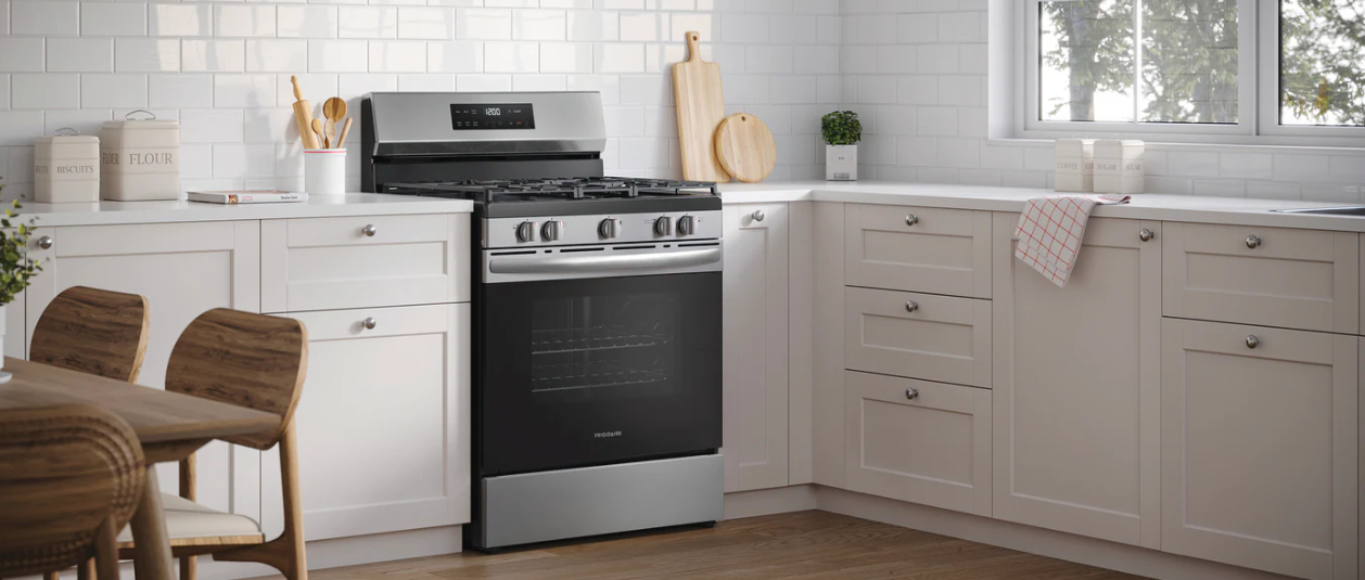 Frigidaire - 30 Inch 5.1 cu. ft  Gas Range in Stainless - FCRG3062AS