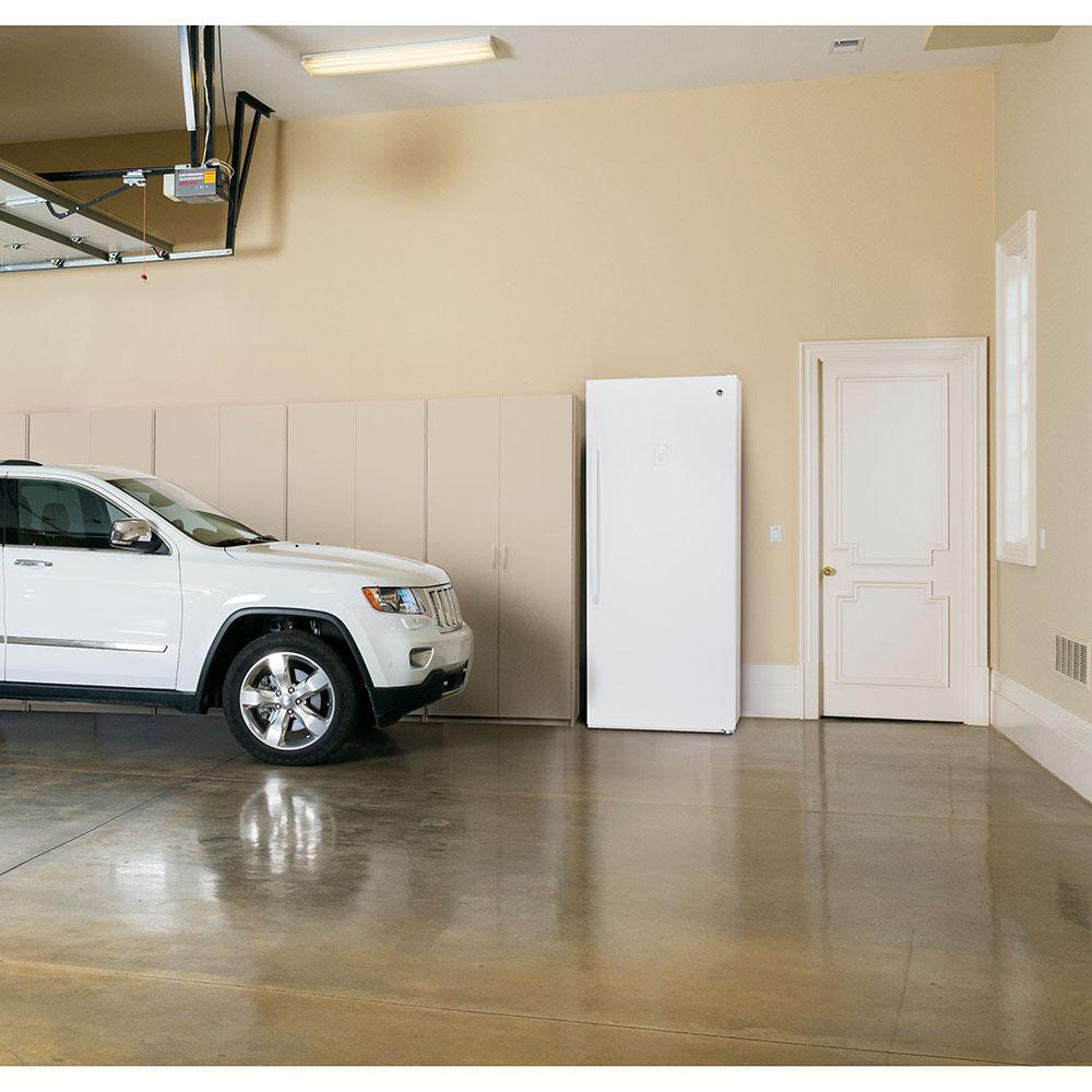 GE - 21.3 cu. Ft  Upright Freezer in White - FUF21SMRWW