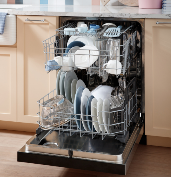 GE - 47 dBA Built In Dishwasher in Stainless - GDT650SYVFS