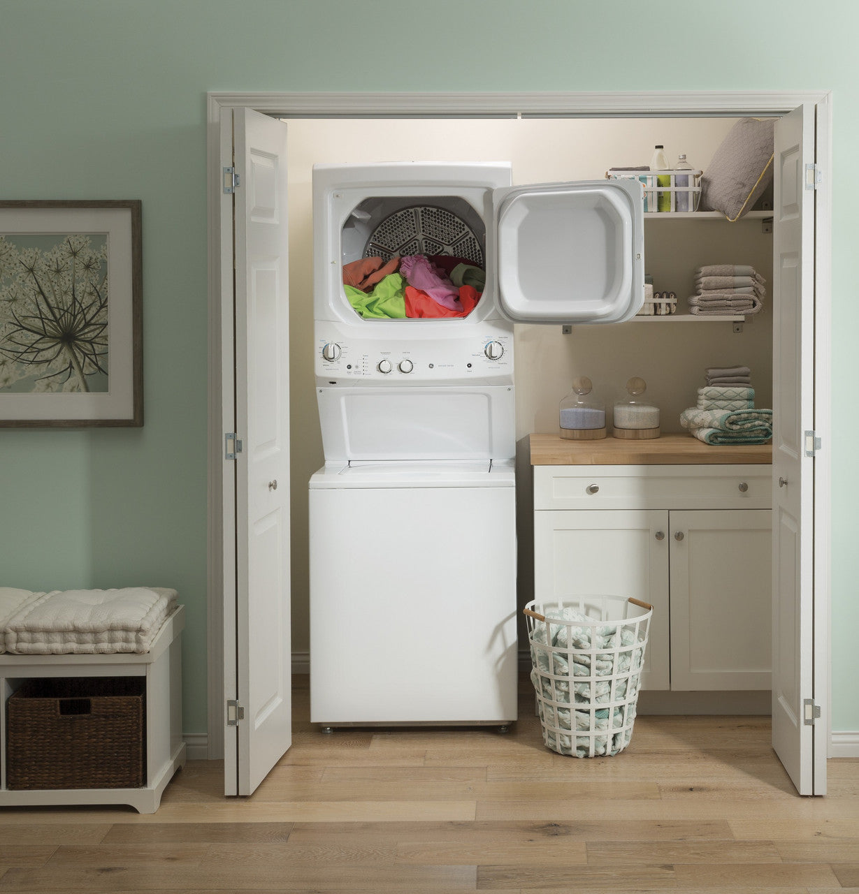 GE - 3.8 cu. Ft. Washer and 5.9 cu. Ft. Dryer Unitized Spacemaker Laundry Stacker - GUD27GSSMWW