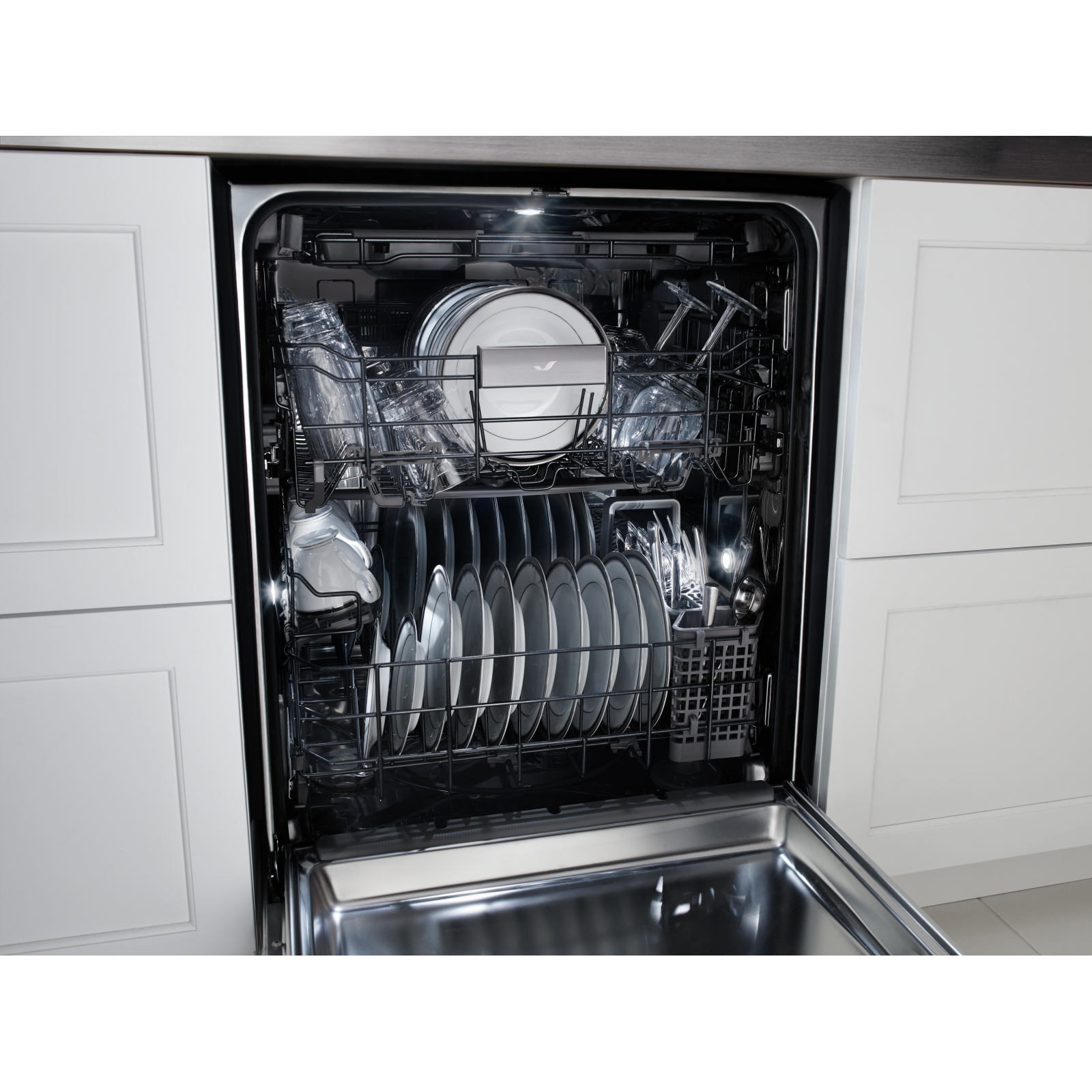 JennAir - 40 dBA Built In Dishwasher in Stainless - JDB9800CWS
