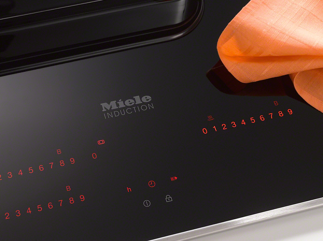Miele - 31.75 inch wide Induction Cooktop in Black - KM6357
